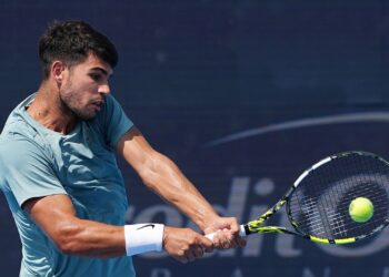 Alcaraz durante jogo contra Rublev