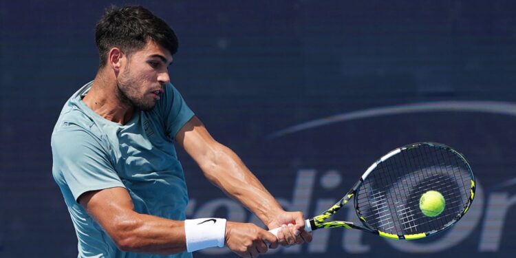 Alcaraz durante jogo contra Rublev