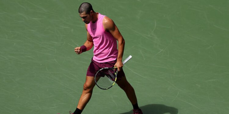 Alcaraz em jogo contra Darderi no US Open