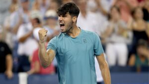 Alcaraz em quadra no Masters de Cincinnati.