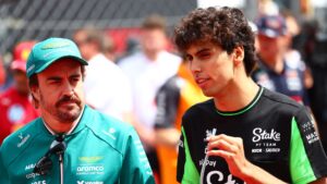 Fernando Alonso e Gabriel Bortoleto no GP da Hungria.