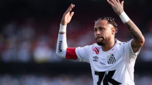 Neymar com a camisa do Santos