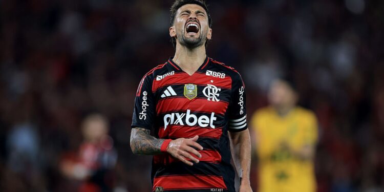 Arrascaeta durante partida contra o Mirassol