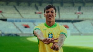 Kaio Jorge vestindo a camisa da Seleção Brasileira no Mineirão