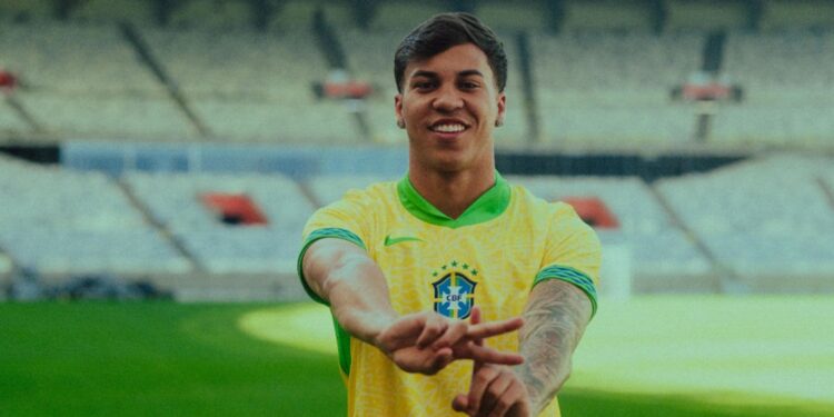 Kaio Jorge vestindo a camisa da Seleção Brasileira no Mineirão