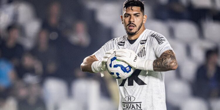 João Paulo em aquecimento pelo Santos