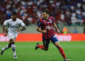Lance do duelo entre Bahia e Fluminense
