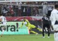 John, do Botafogo, tenta buscar pênalti cobrado pela LDU