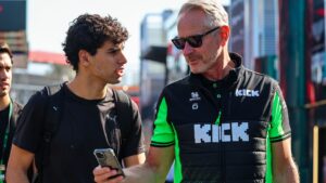 Bortoleto e chefe de equipe da Sauber na F1.