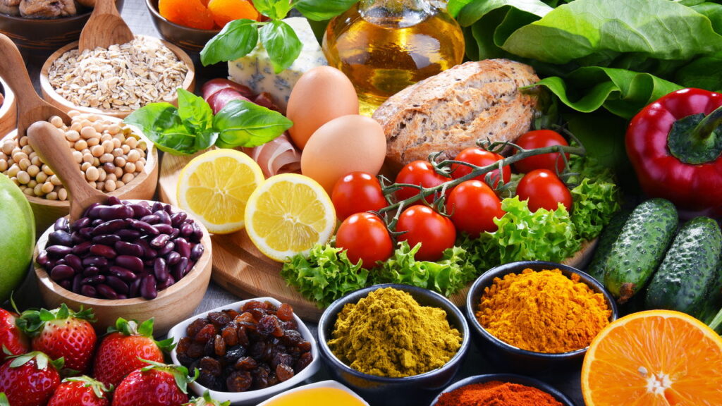 Alimentação balanceada que fornece energia contínua sem sobrecarregar o organismo