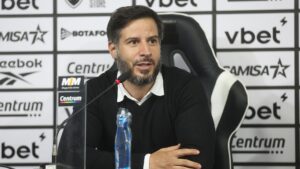 Léo Coelho, do Botafogo, projeta clássico na Copa do Brasil.