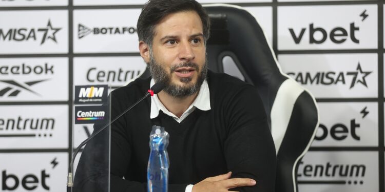 Léo Coelho, do Botafogo, projeta clássico na Copa do Brasil.