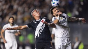 Copa do Brasil: Jogadores de Vasco e Botafogo disputando bola
