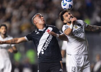 Copa do Brasil: Jogadores de Vasco e Botafogo disputando bola
