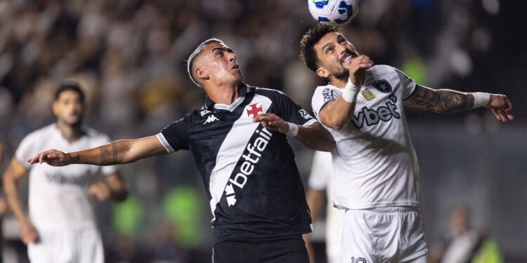 Copa do Brasil: Jogadores de Vasco e Botafogo disputando bola