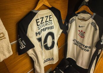Camisa do Corinthians no vestiário