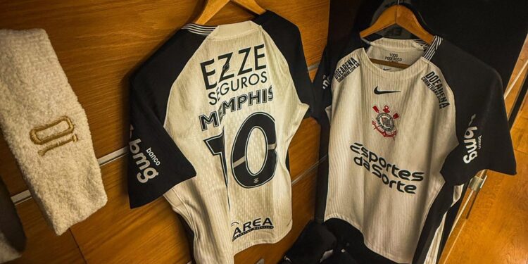 Camisa do Corinthians no vestiário