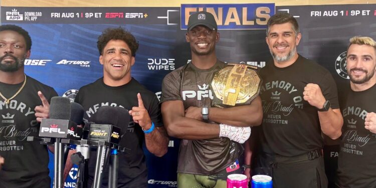Daniel Mendes comemorando o título de Thad Jean com sua equipe – Foto: arquivo pessoal
