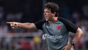 Fernando Diniz no comando do Vasco.