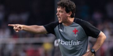 Fernando Diniz no comando do Vasco.