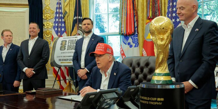 Donald Trump durante anuncio da data do sorteio da Copa do Mundo