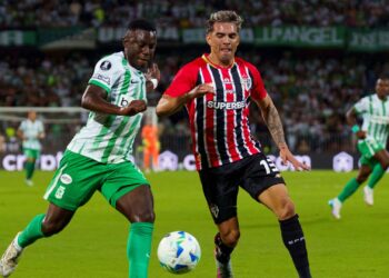 Enzo Díaz fala sobre lance perigoso em Atlético Nacional x São Paulo.