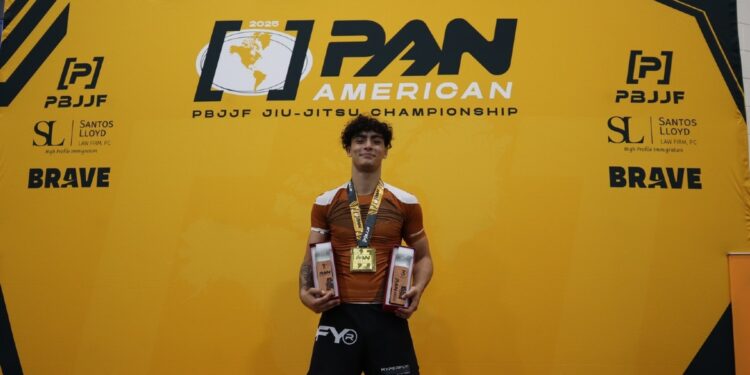 Enzo Yamasaki foi o grande nome do Pan-Americano da PBJJF ao conquistar o peso e o absoluto com e sem kimono – Foto: divulgação