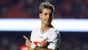 Ferreirinha, jogador do São Paulo, fala sobre aposta com Craque Neto.