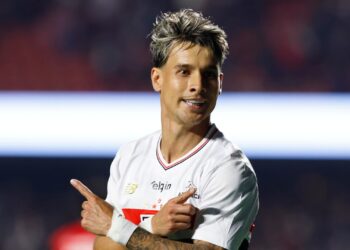 Ferreirinha, jogador do São Paulo, fala sobre aposta com Craque Neto.