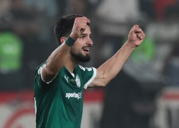 Flaco López vestindo a camisa do Palmeiras
