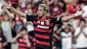Matheus Gonçalves com a camisa do Flamengo