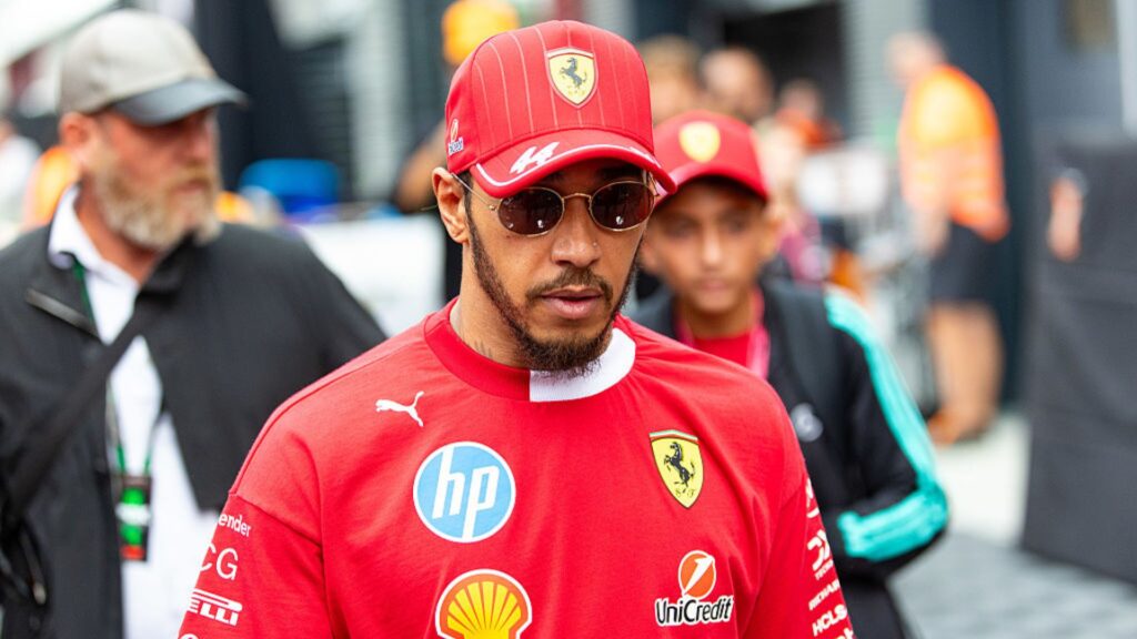 Hamilton dispara e detona bastidores da Ferrari: “Há muitas…”