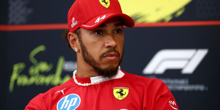 Hamilton na Ferrari pela F1.