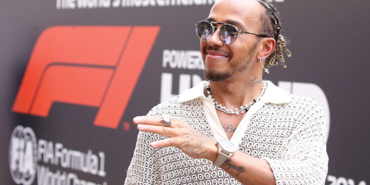 O importante papel das redes sociais de Hamilton para causas sociais