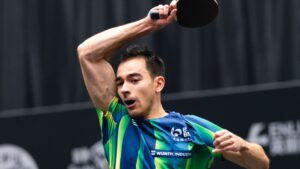 Hugo Calderano perde para Benedikt Duda no Europe Smash.