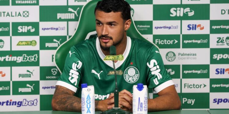 Jefté em coletiva de apresentação no Palmeiras