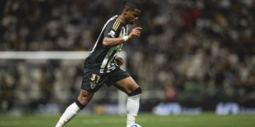 Júnior Santos durante jogo contra o Grêmio