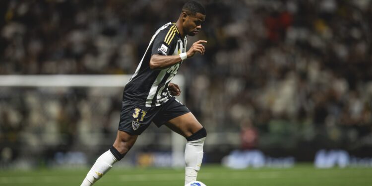 Júnior Santos durante jogo contra o Grêmio