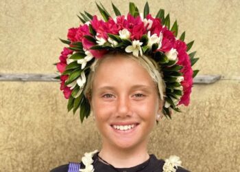 Kelia Gallina é surfista e tem apenas 12 anos de idade