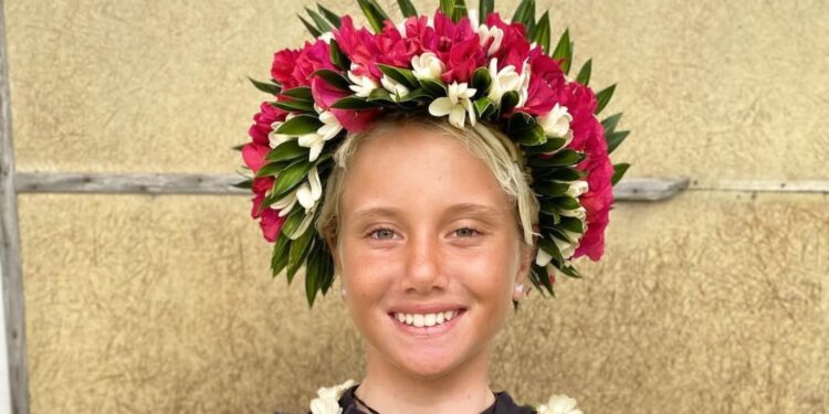Kelia Gallina é surfista e tem apenas 12 anos de idade