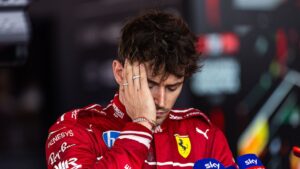 Leclerc com expressão negativa