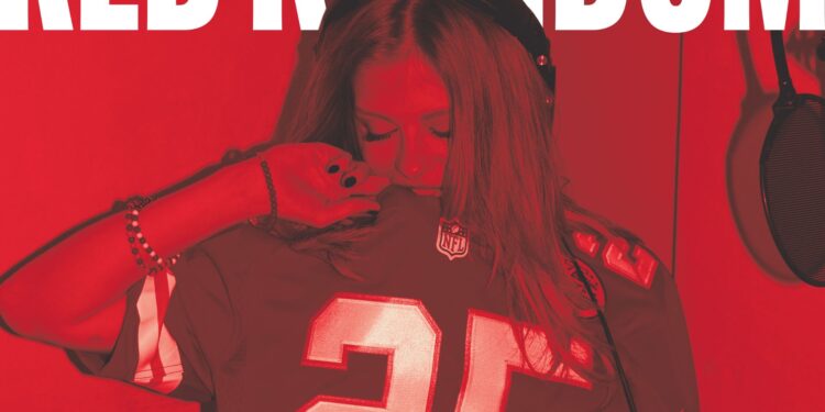 Luiza Sonza com camisa do Chiefs