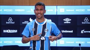 Marcos Rocha em sua apresentação no Grêmio