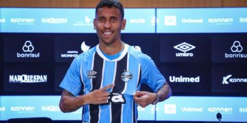 Marcos Rocha em sua apresentação no Grêmio