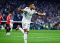Mbappé comemorando gol pelo Real Madrid contra o Osasuna em La Liga