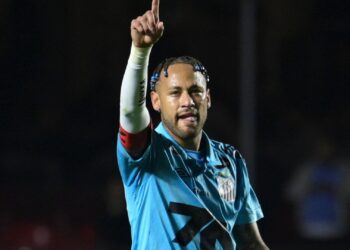 Neymar brilha em vitória do Santos.