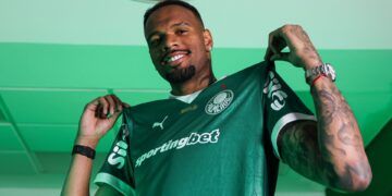 Carlos Miguel vestindo a camisa do Palmeiras