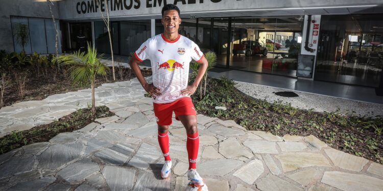 Vanderlan no CT do RB Bragantino