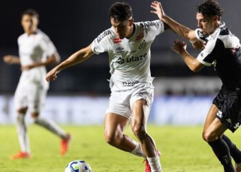 Jogo entre Vasco e Santos no primeiro turno do Brasileirão de 2025