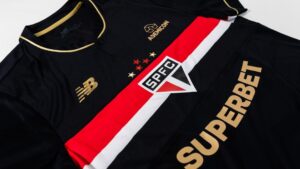 Nova camisa 3 do São Paulo em homenagem ao tricampeonato mundial.